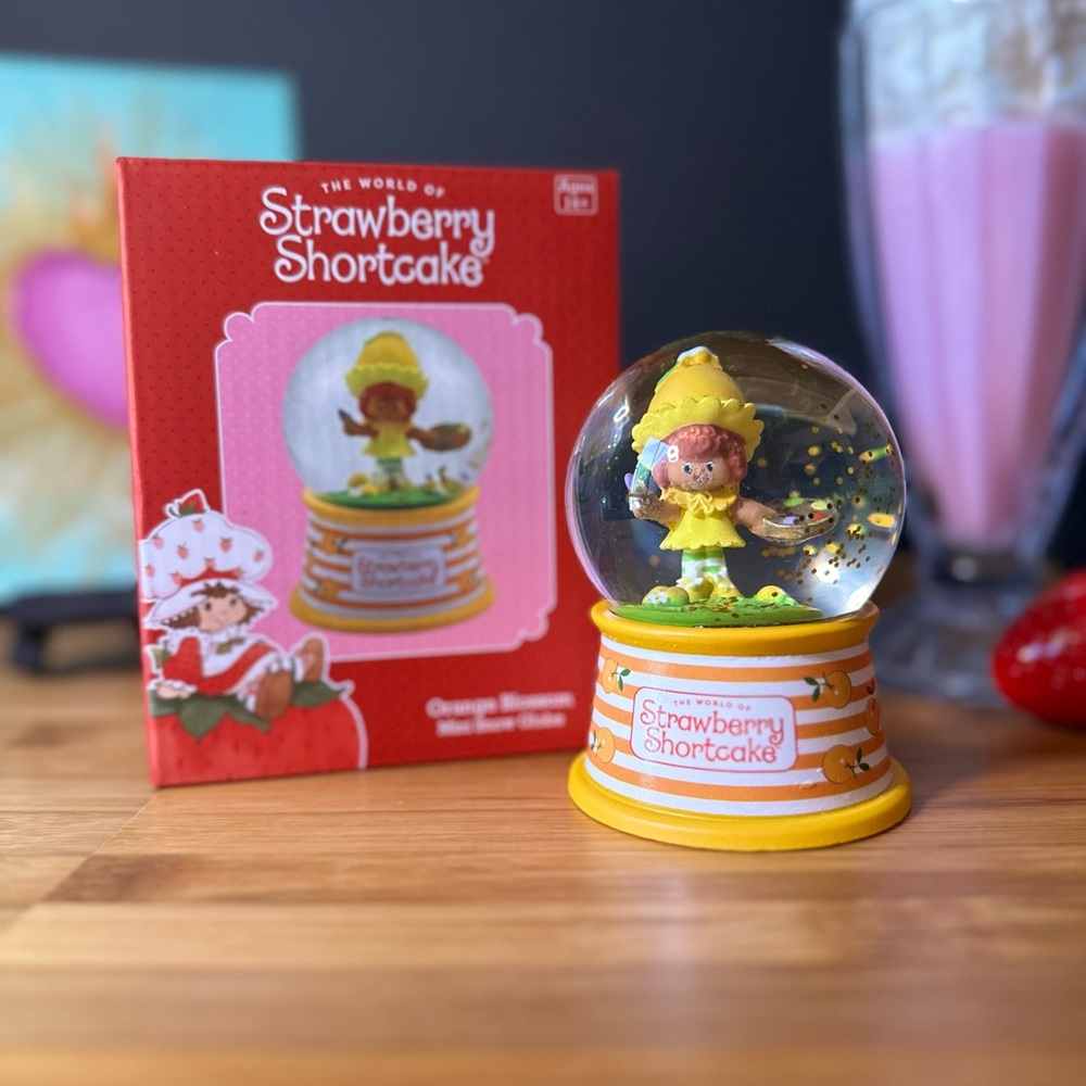 Strawberry Shortcake snow globe set of four 🍓 - Picture 5 of 8